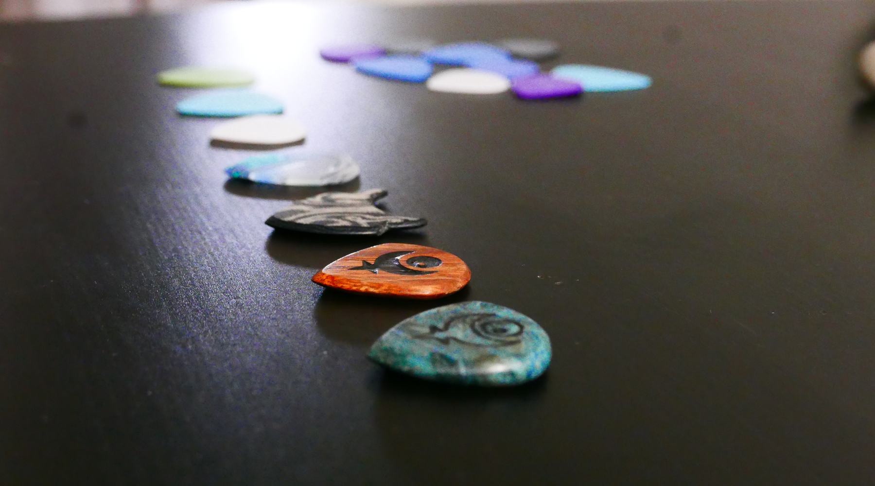 Guitar pick comprehensive guitar from Ploutone