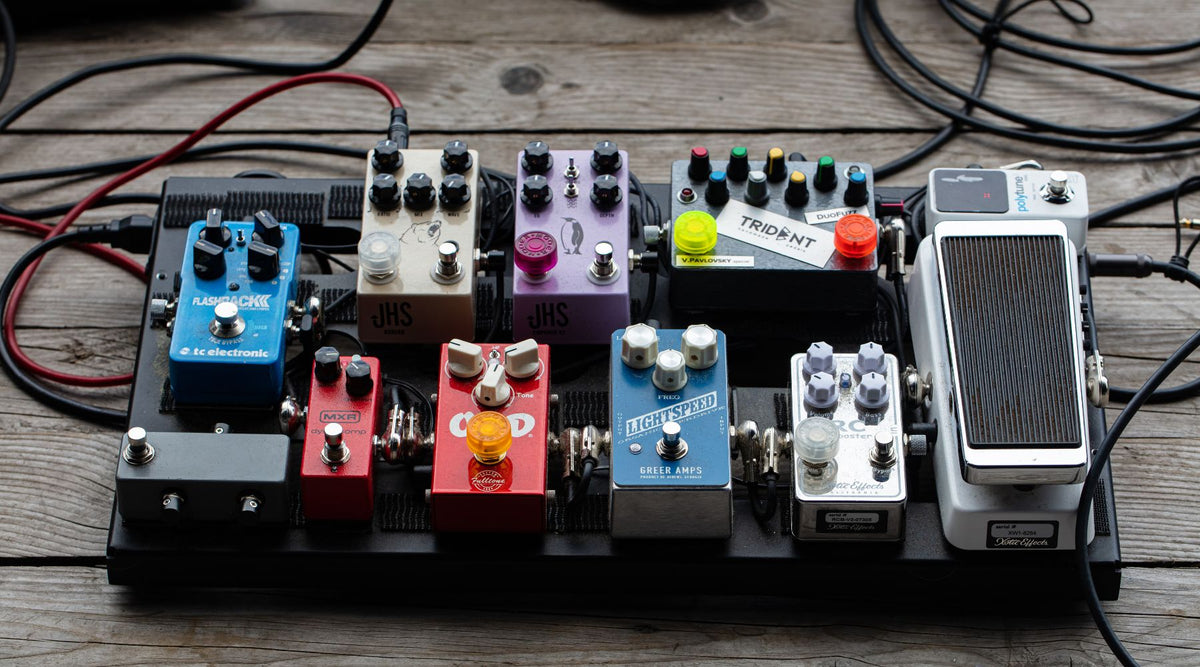 Master-Your-Pedalboard-Unlocking-the-Secrets-of-Guitar-Effects-Pedal-Order Ploutone