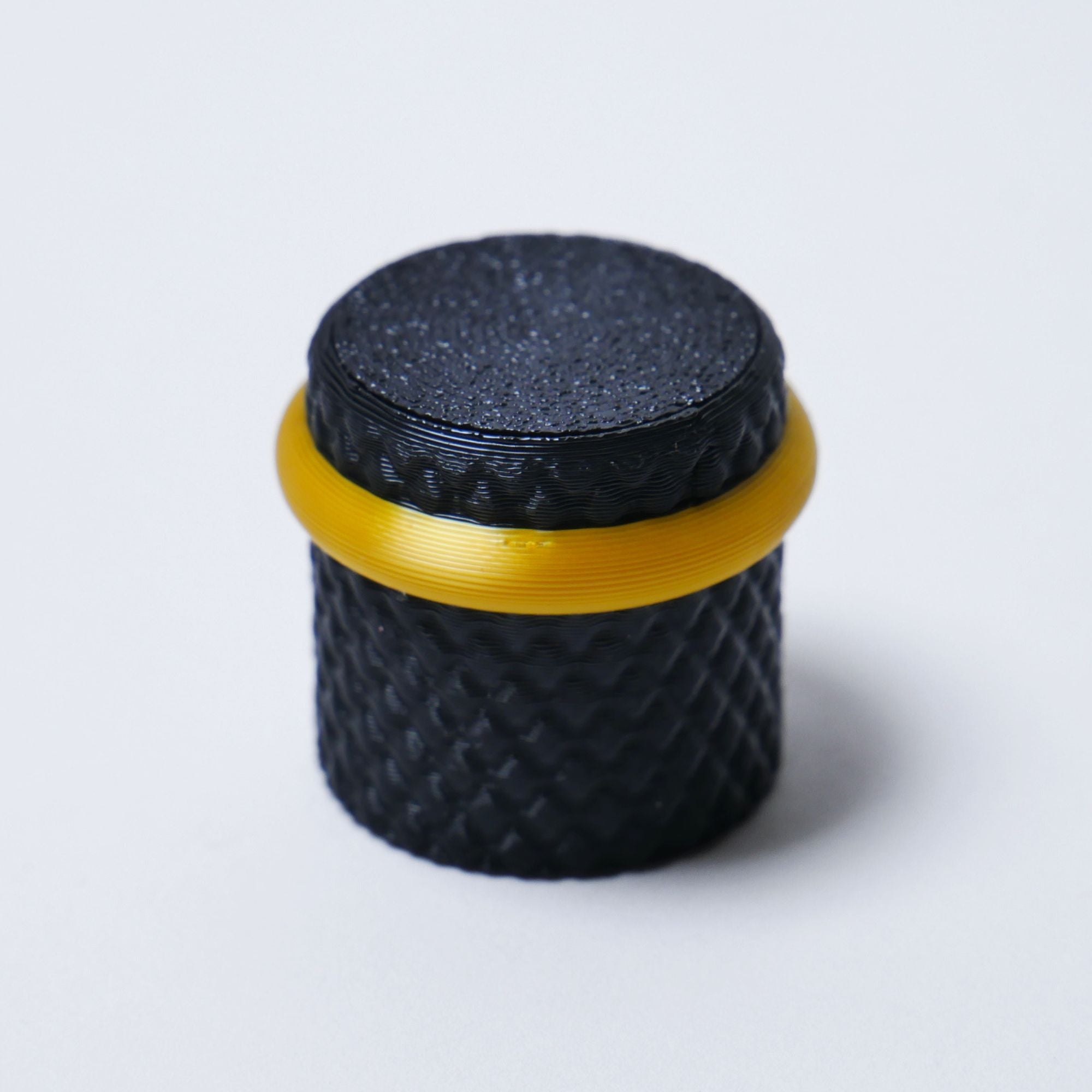 Halo Knurled Guitar Knobs, Two-Tone Control Knobs for Guitar and Bass - 18 Spline 6mm Pot Shaft Black & Gold - Ploutone