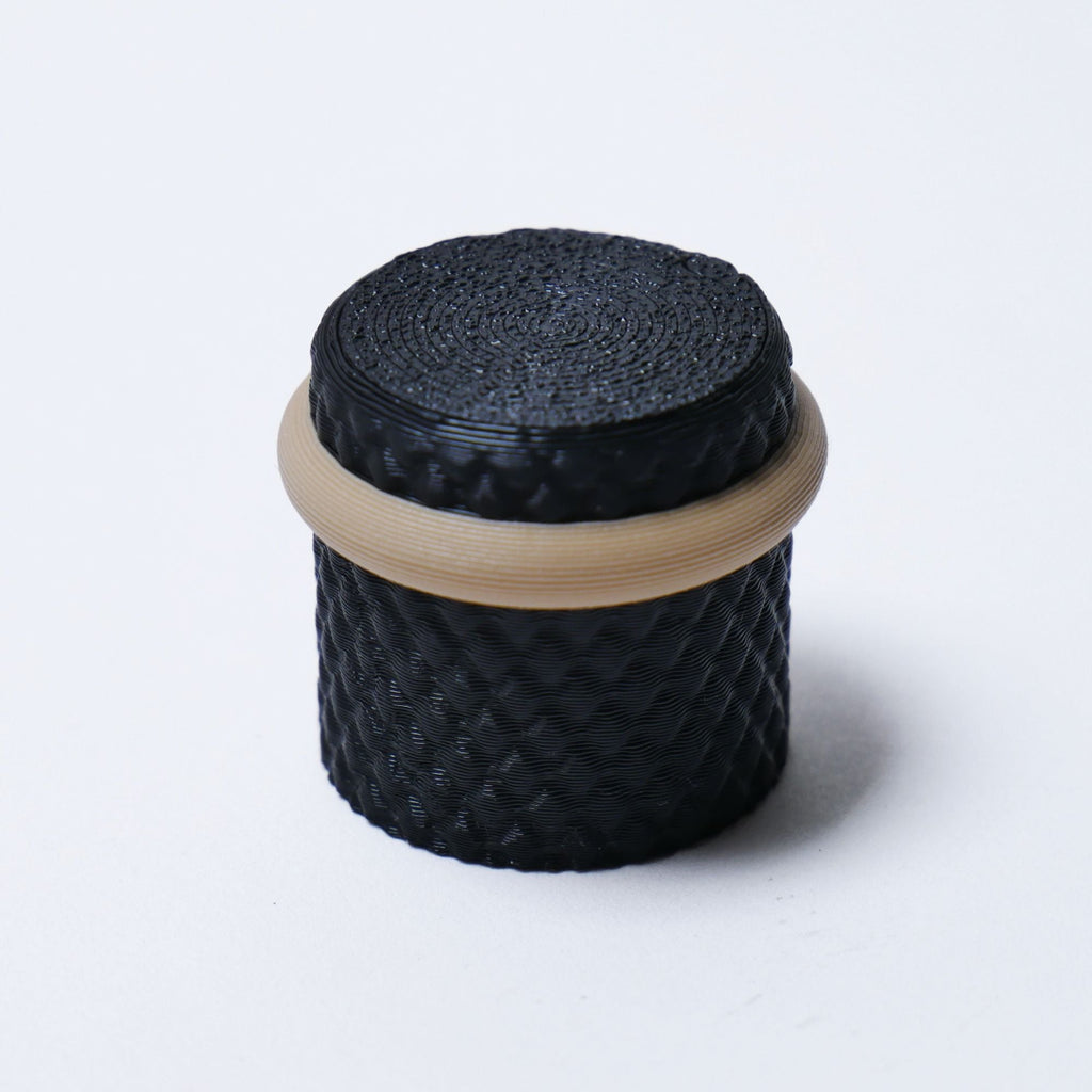 Halo Knurled Guitar Knobs, Two-Tone Control Knobs for Guitar and Bass - 18 Spline 6mm Pot Shaft Black & Dark Cream - Ploutone