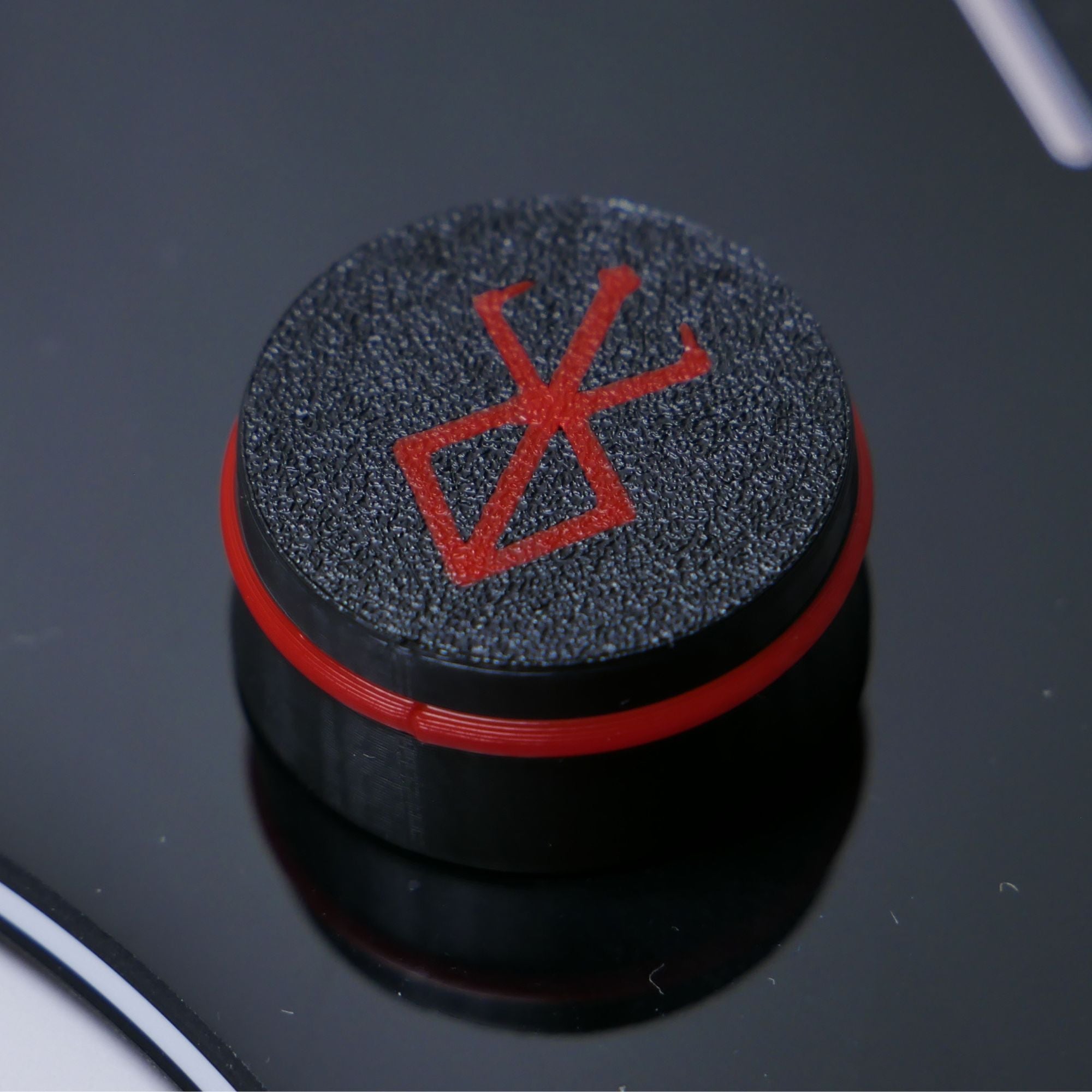Berserker Custom Guitar Knobs (18 spline, 6mm) - Black & Red Knobs from Ploutone