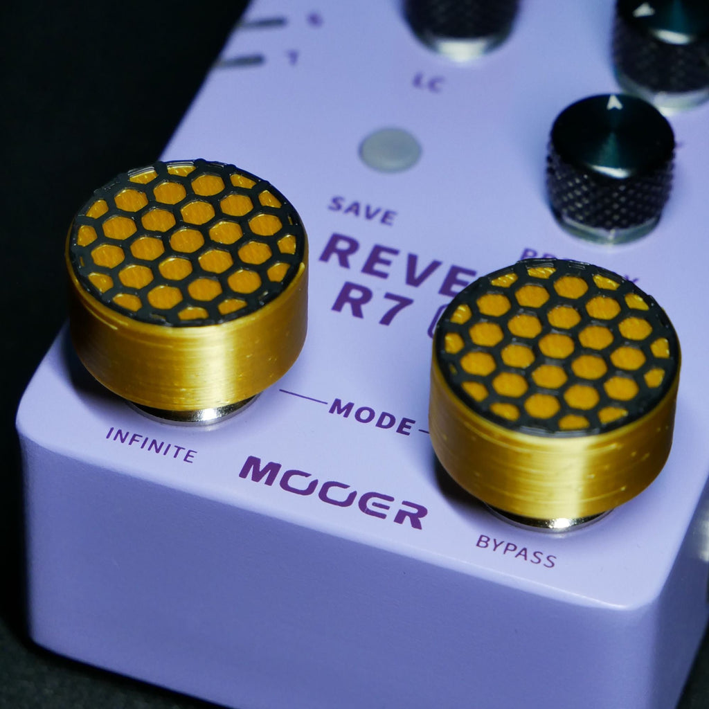 Opus Guitar Pedal Footswitch Topper (Set of 2) - Gold and Black Honeycomb - Ploutone