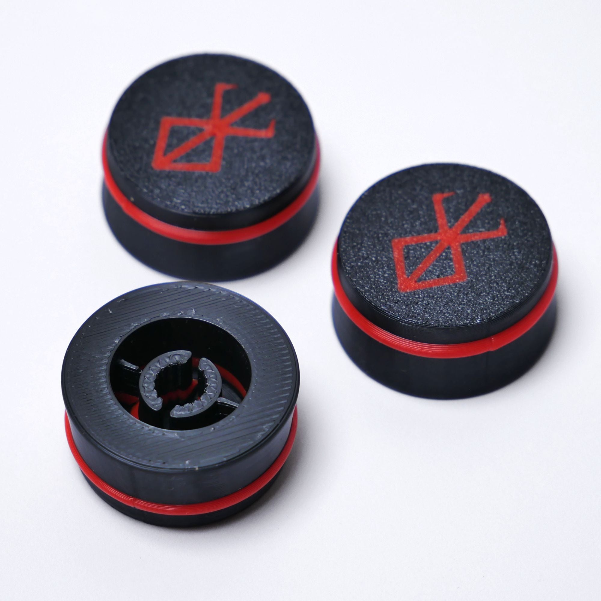 Berserker Custom Guitar Knobs (18 spline, 6mm) - Black & Red Knobs from Ploutone