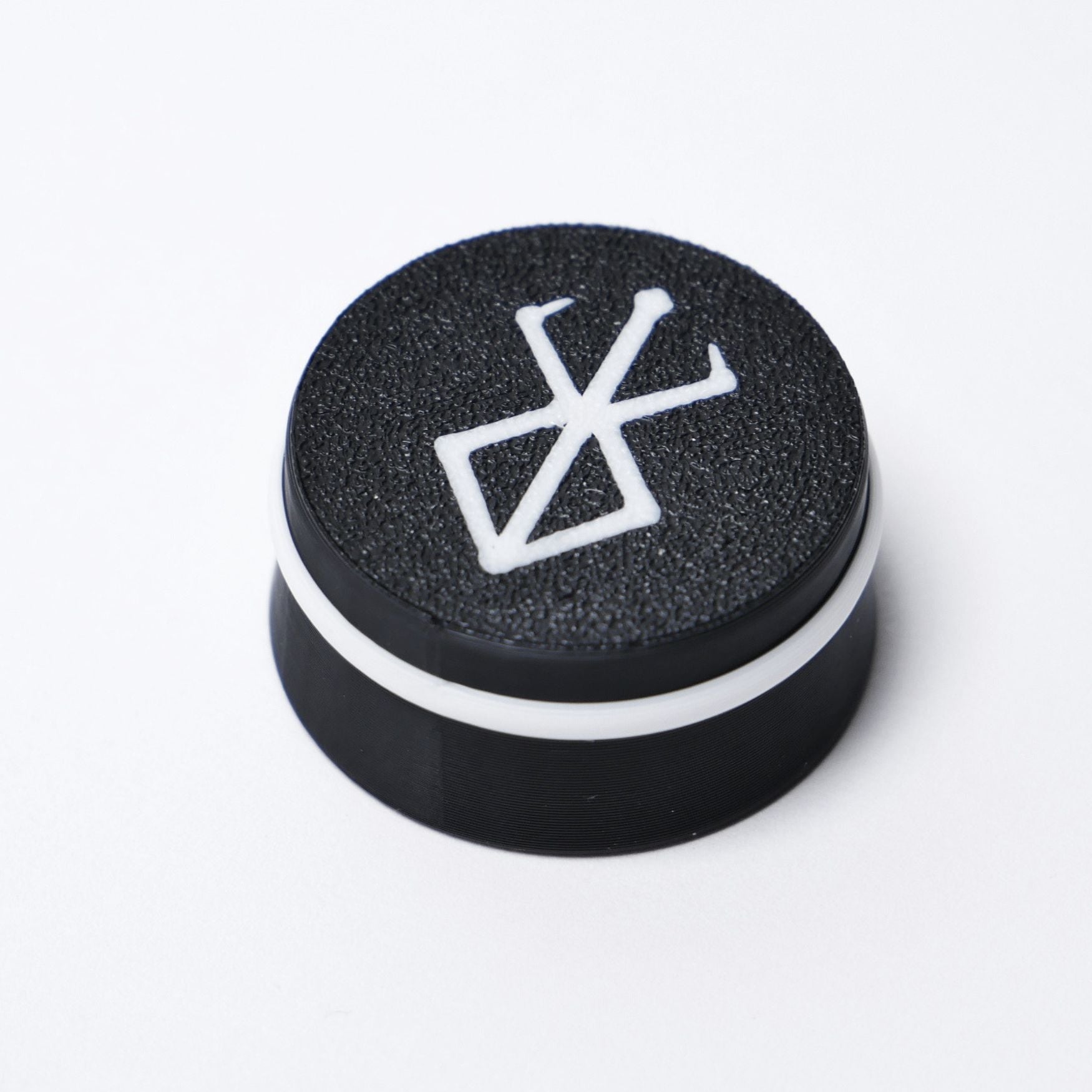 Berserker Custom Guitar Knobs (18 spline, 6mm) - Black & White - Ploutone