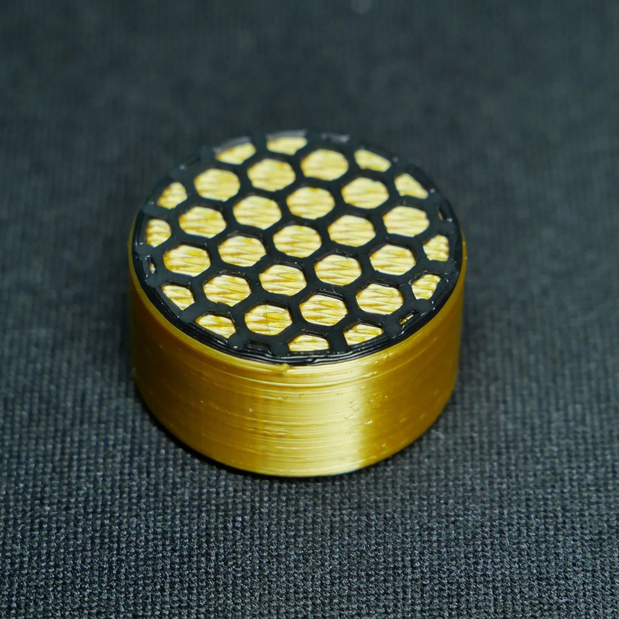 Opus Guitar Pedal Footswitch Topper (Set of 2) - Gold and Black Honeycomb - Ploutone