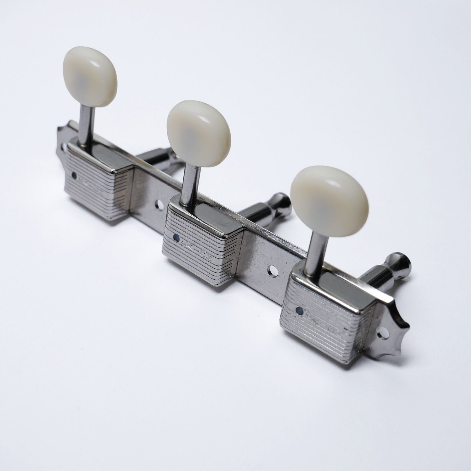 3-On-A-Plate Open-Gear Tuners 3+3 (Nickel / White) – Vintage 9mm Holes Tuning Machine Heads from Ploutone