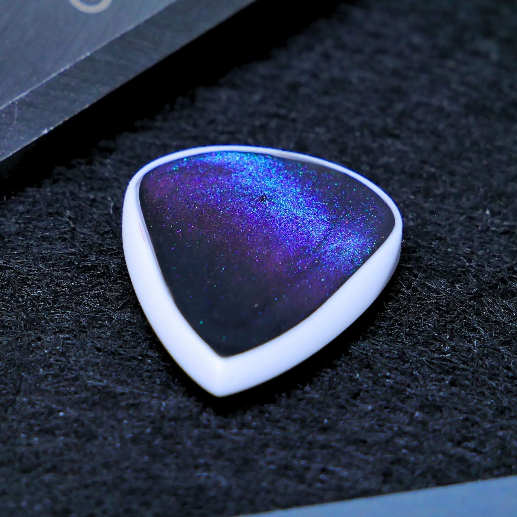 Opus Skalm VALKORE™ Hybrid Series Handmade Guitar Pick - Aurora Colorshift - Ploutone