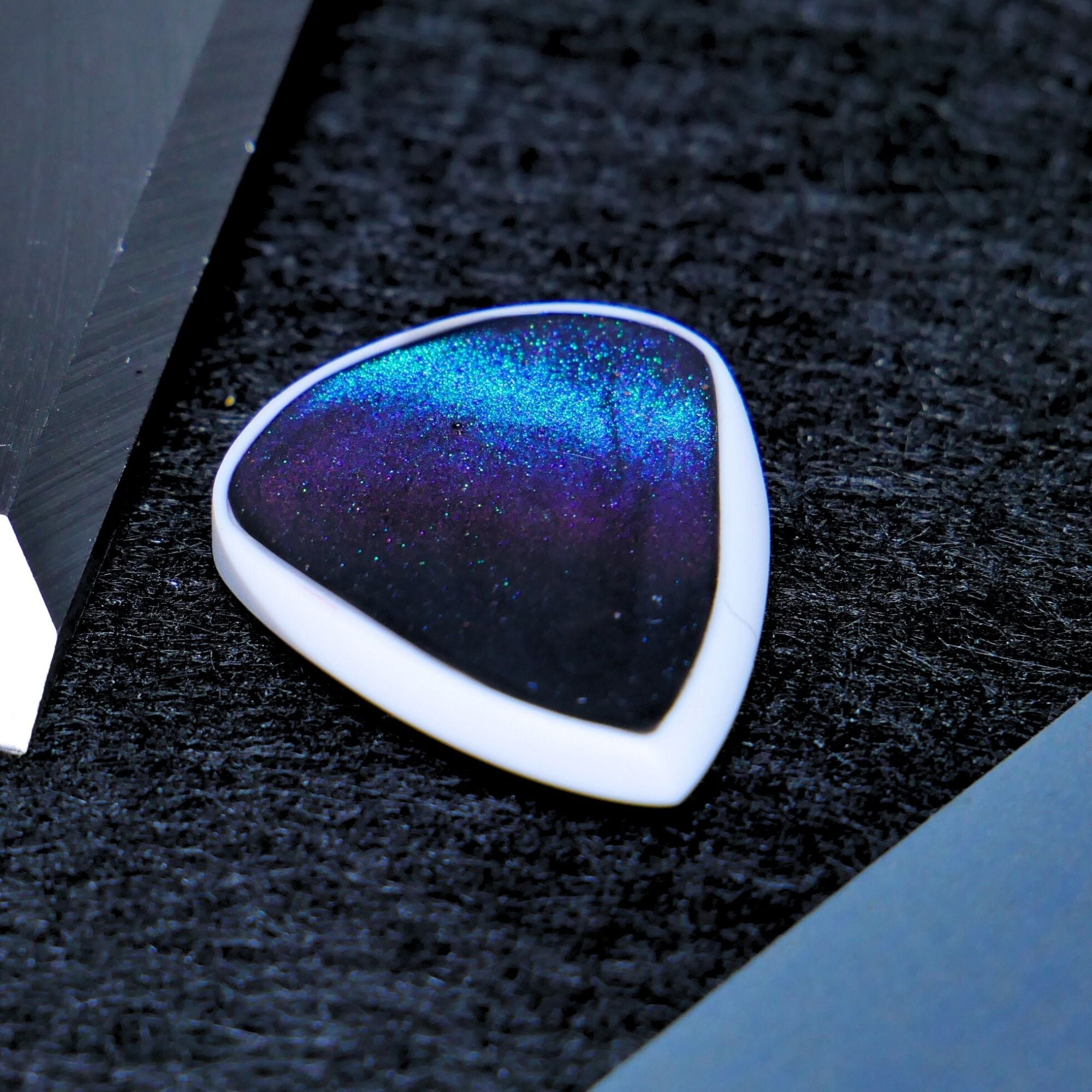 Opus Skalm VALKORE™ Hybrid Series Handmade Guitar Pick - Aurora Colorshift - Ploutone