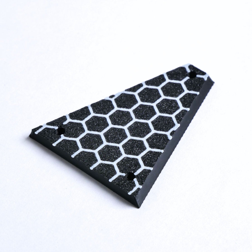 Custom Jackson/ Charvel Truss Rod Cover – Honeycomb Hex (Black & White) - Ploutone