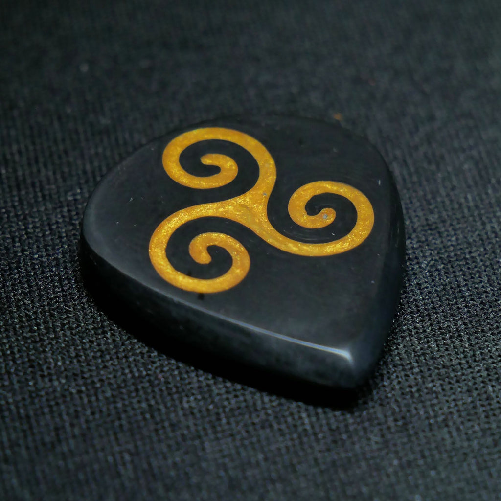 Opus Jari Onyx VALKORE™ - Gold Triskele Handmade Guitar Pick - Ploutone