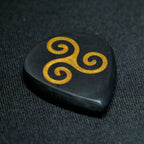 Opus Jari Onyx VALKORE™ - Gold Triskele Handmade Guitar Pick - Ploutone