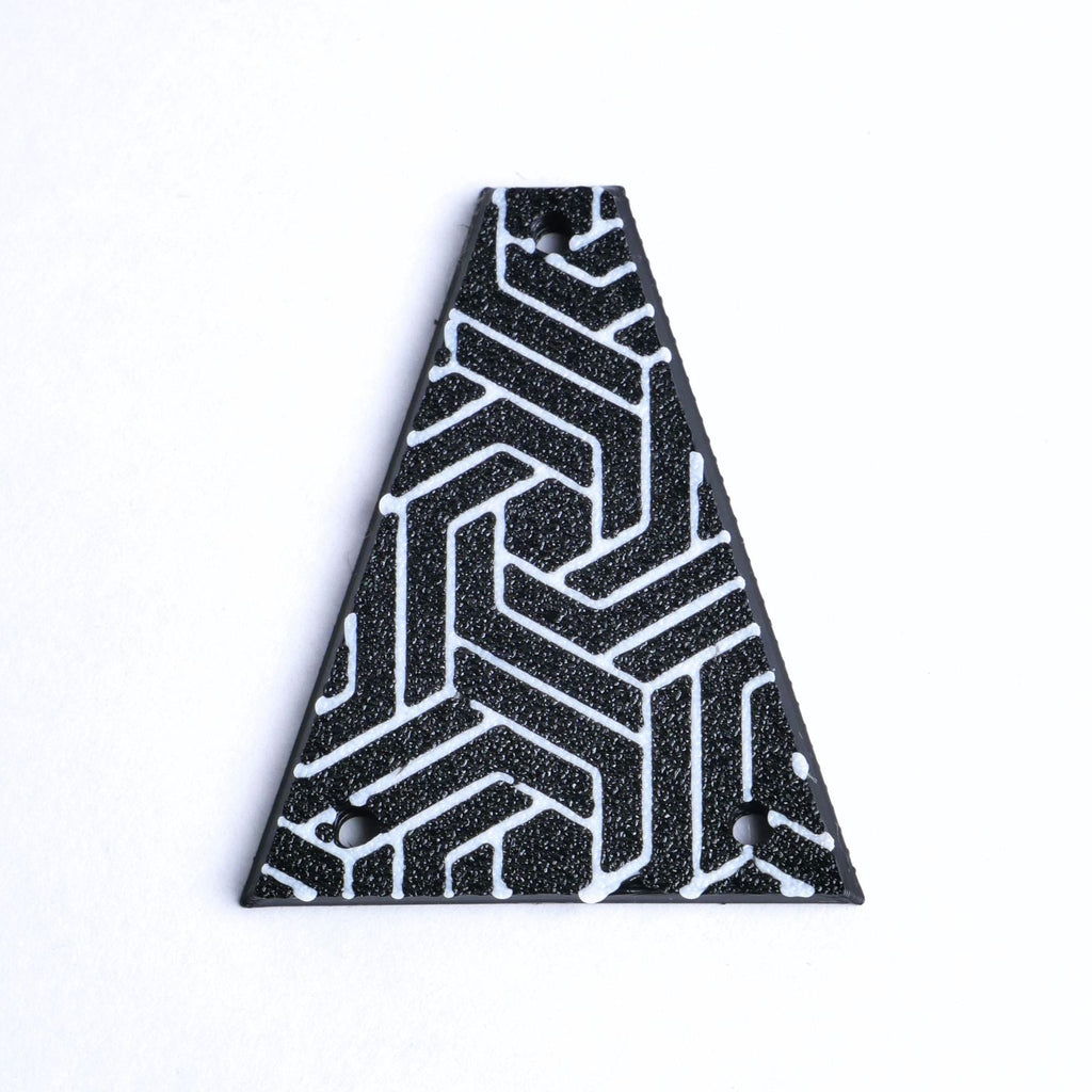 Custom Jackson/ Charvel Truss Rod Cover – "Fractal Flow" (Black & White) - Ploutone