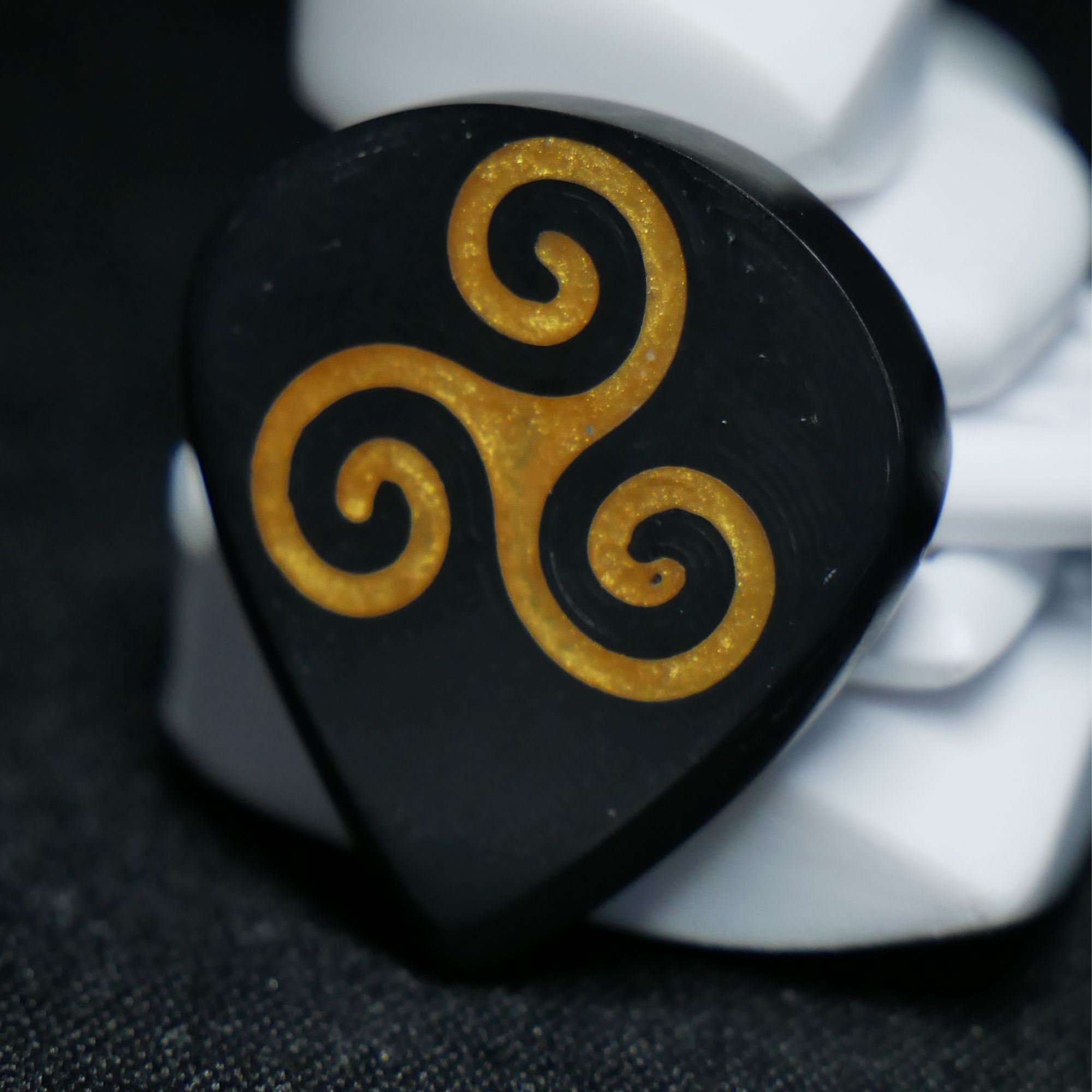 Opus Jari Onyx VALKORE™ - Gold Triskele Handmade Guitar Pick - Ploutone