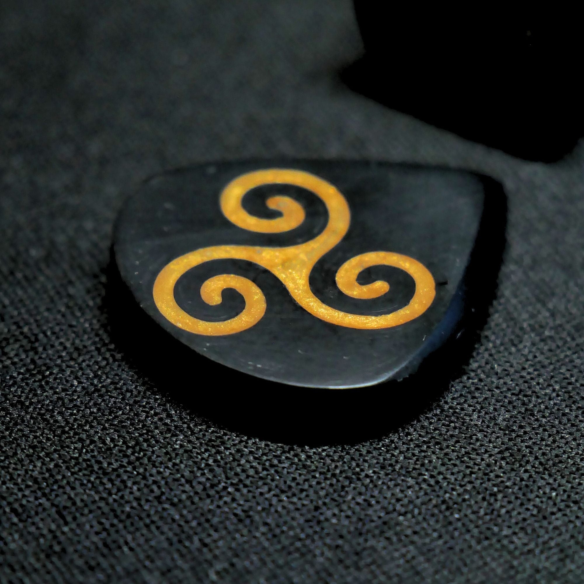 Opus Jari Onyx VALKORE™ - Gold Triskele Handmade Guitar Pick - Ploutone