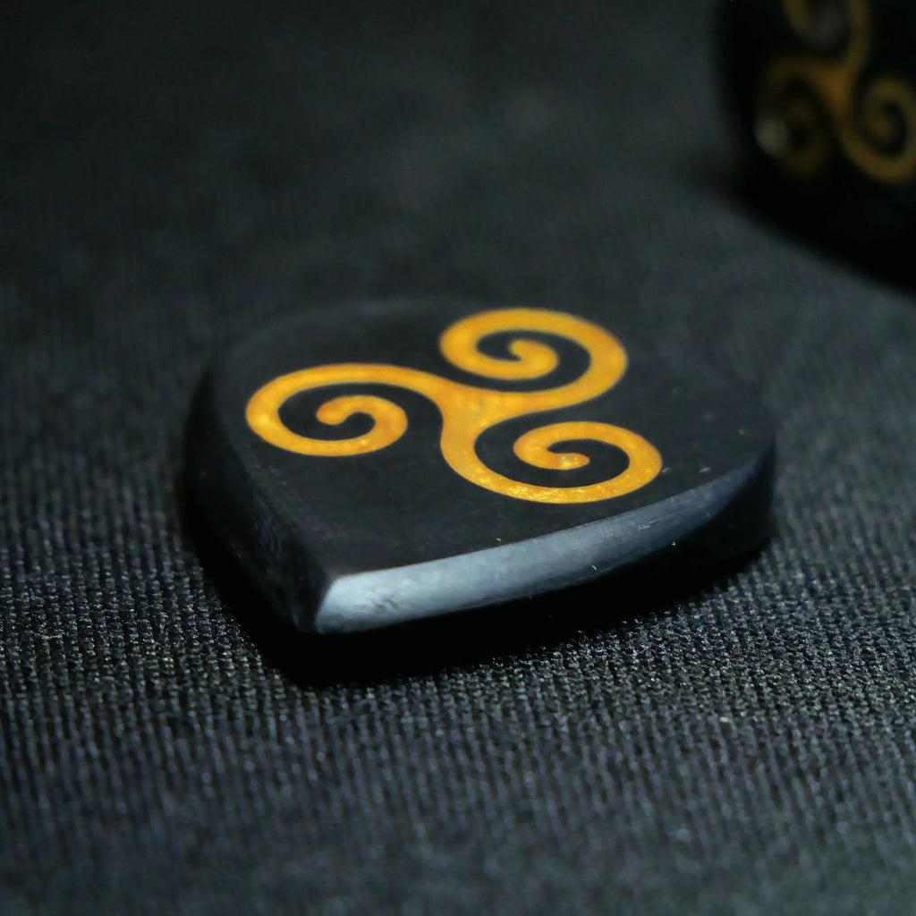 Opus Jari Onyx VALKORE™ - Gold Triskele Handmade Guitar Pick - Ploutone