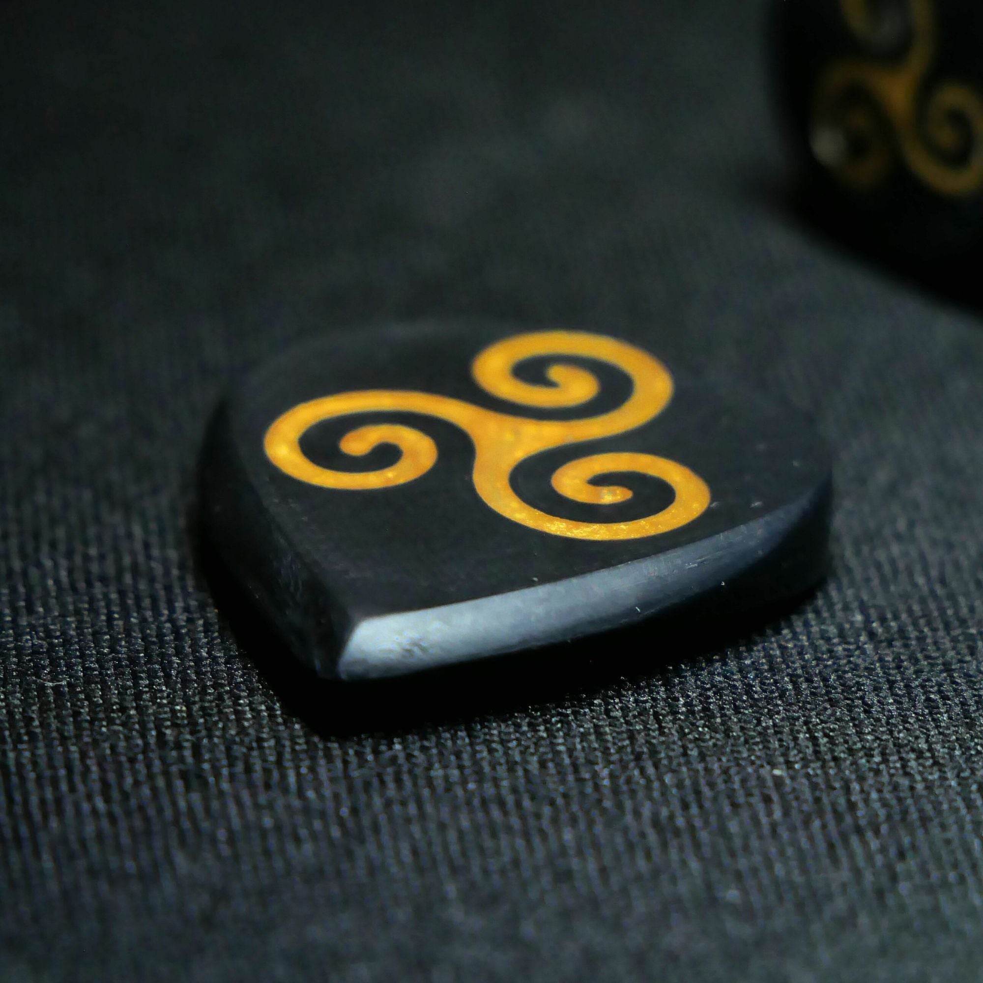 Opus Jari Onyx VALKORE™ - Gold Triskele Handmade Guitar Pick - Ploutone