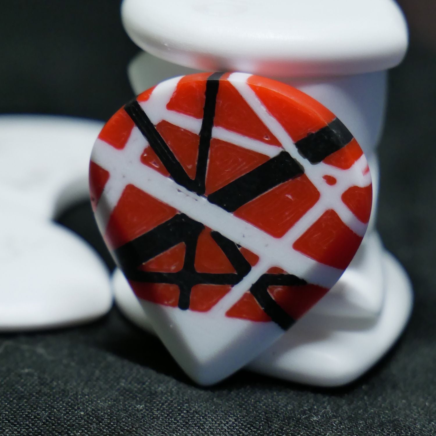 Opus Jari VALKORE™ - EVH Handmade Guitar Pick - Ploutone