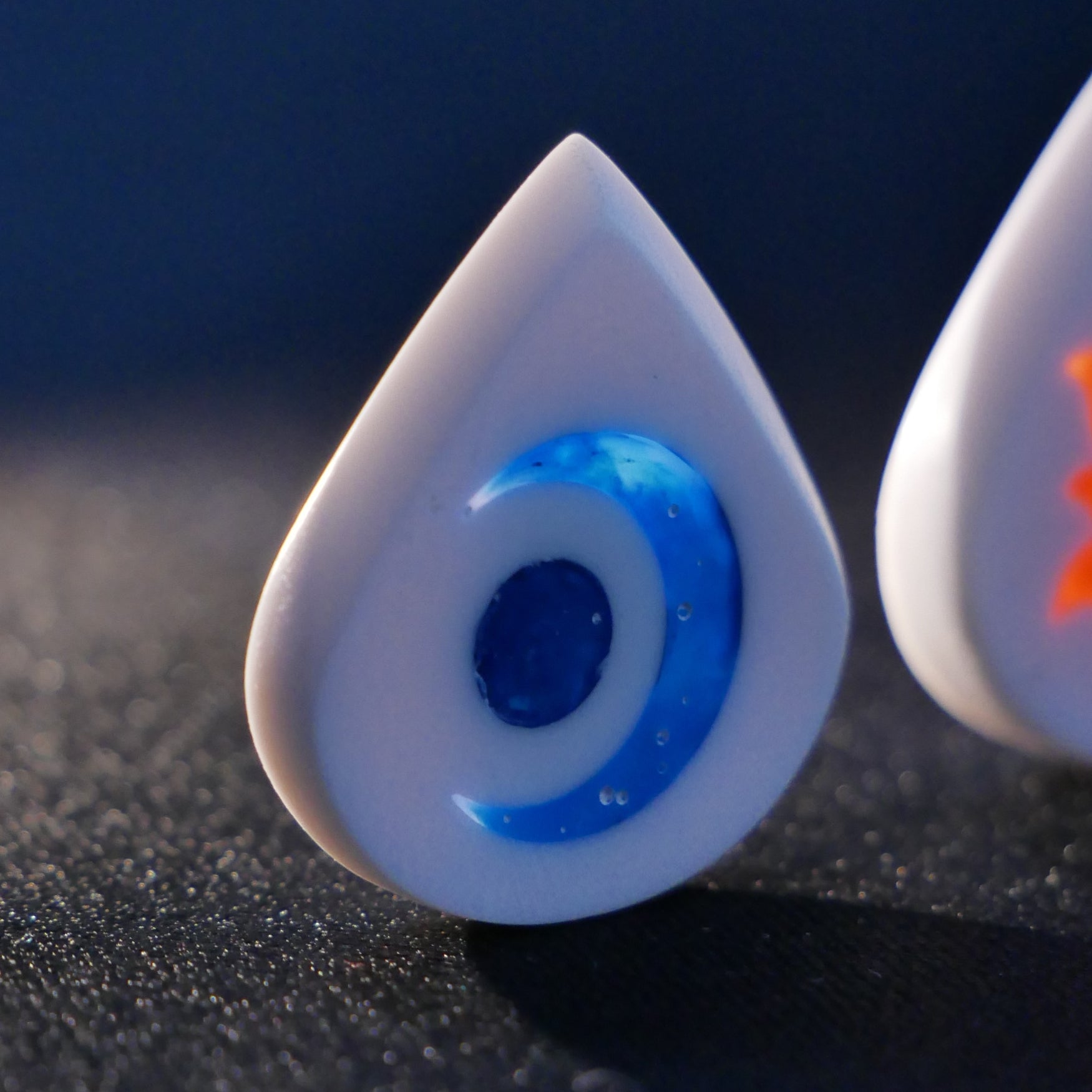 Opus Jari VALKORE™ - Solar Handmade Guitar Pick - Ploutone