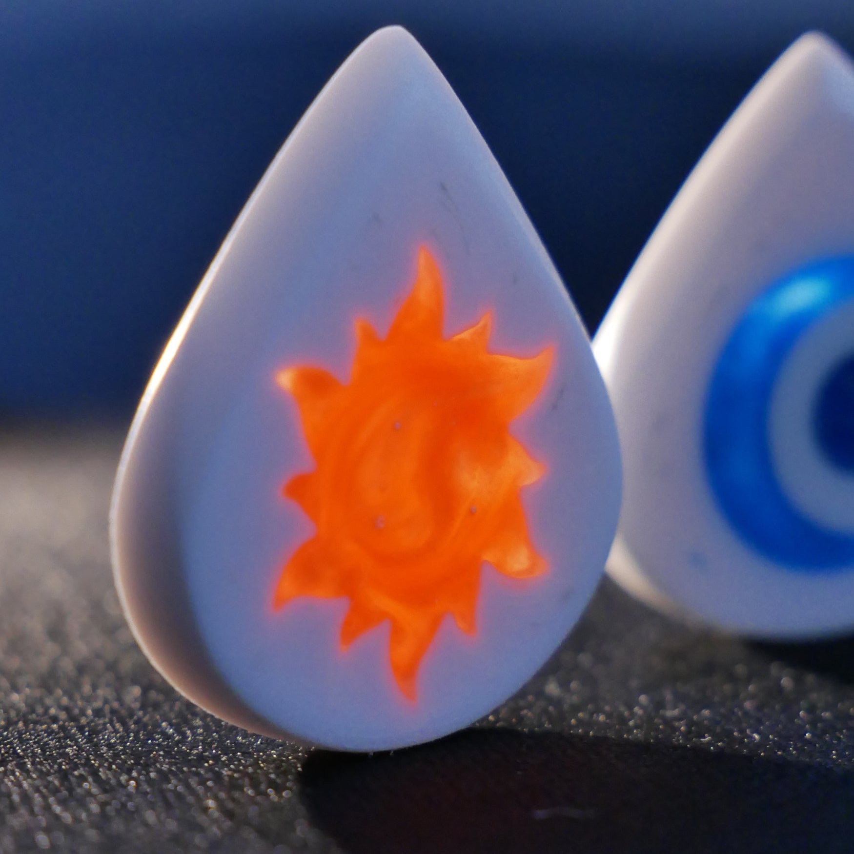 Opus Jari VALKORE™ - Solar Handmade Guitar Pick - Ploutone