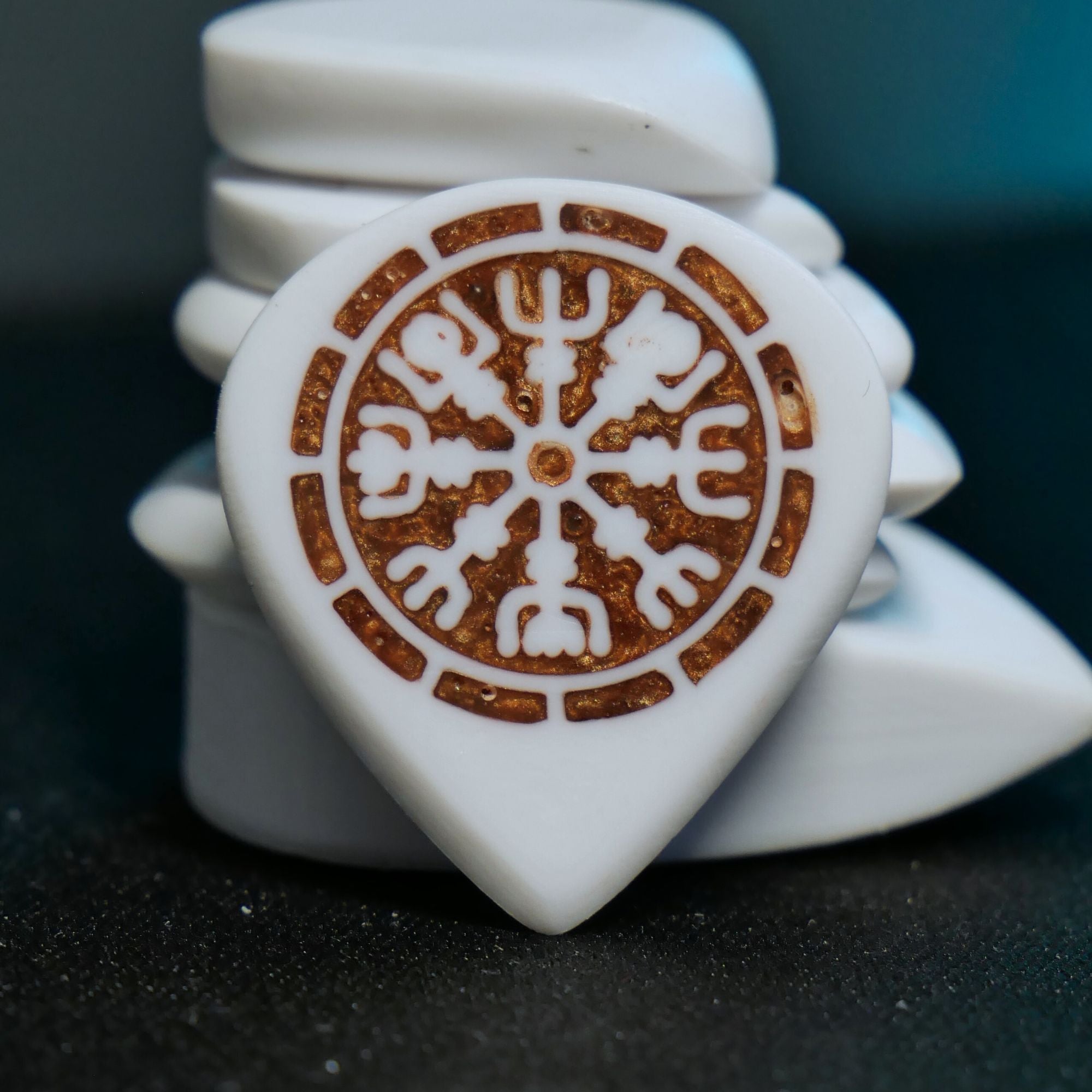 Opus Jari VALKORE™ - Vegvisir Handmade Guitar Pick - Ploutone