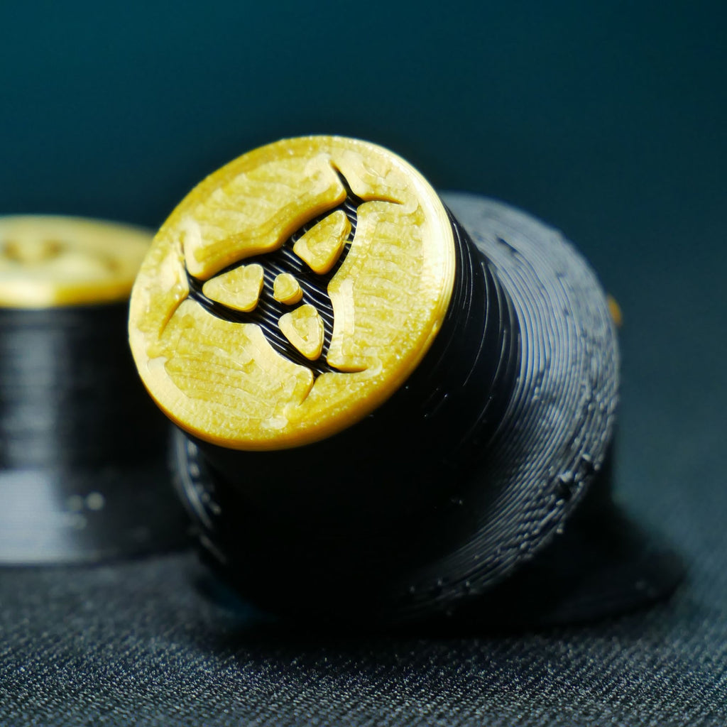 Opus Top Hat Guitar Knobs - Gold and Black Odin's Horns - Ploutone