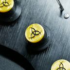 Opus Top Hat Guitar Knobs - Gold and Black Odin's Horns - Ploutone