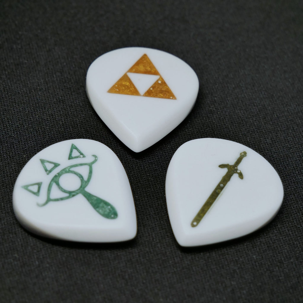 Opus Jari VALKORE™ - Zelda Triforce Handmade Guitar Pick - Ploutone