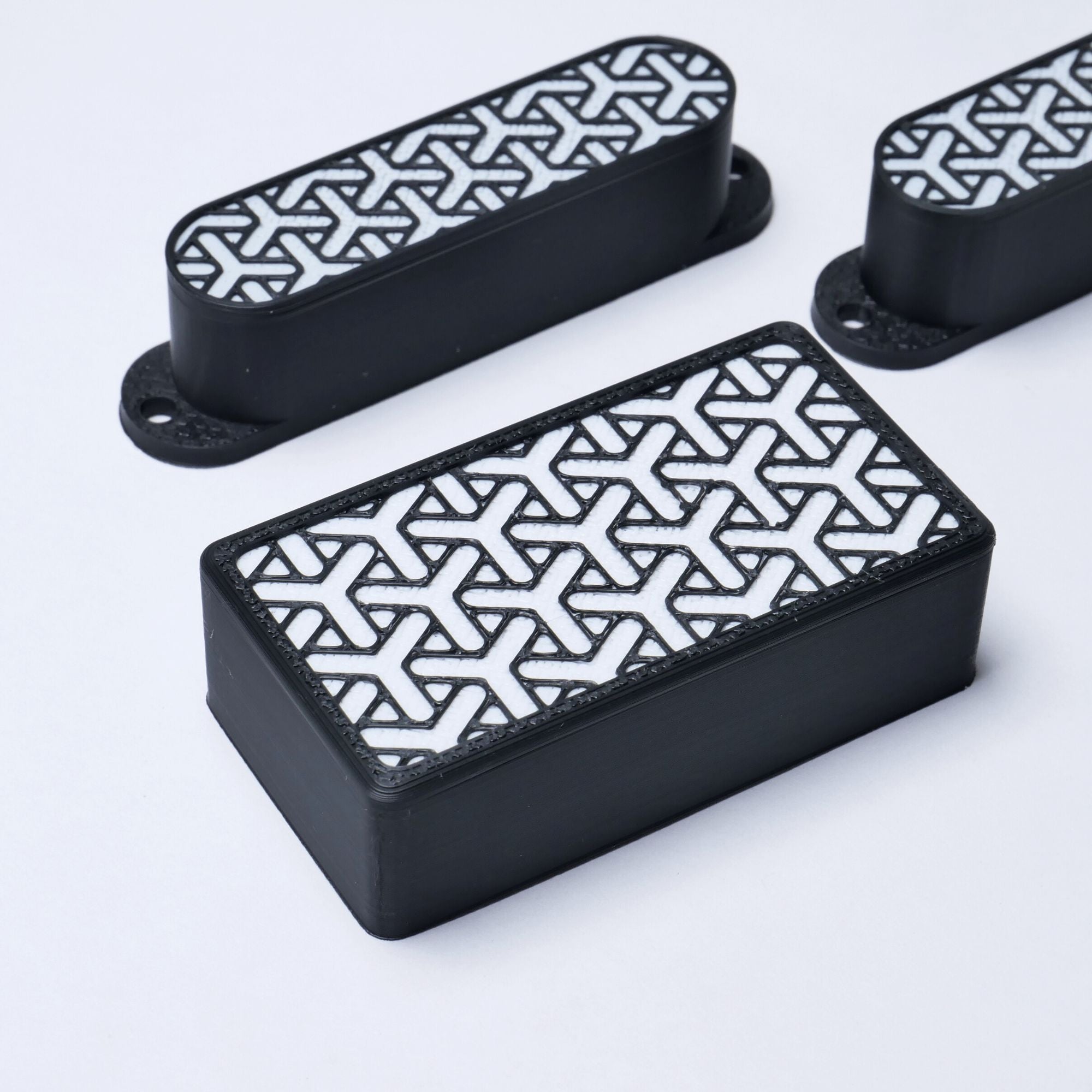 Custom HSS Pickup Cover Set (No Holes) - Black & Red Honeycomb - Ploutone