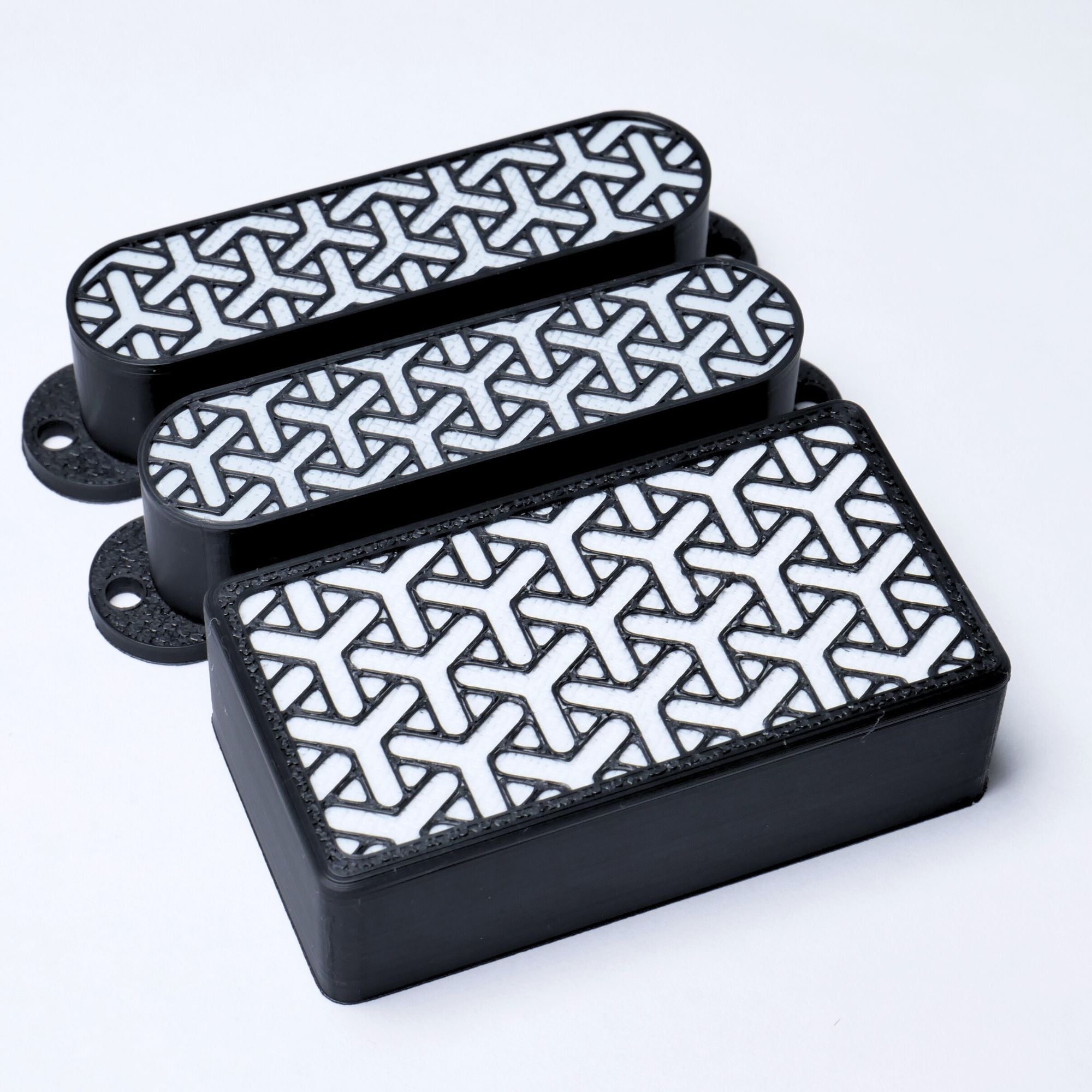 Custom HSS Pickup Cover Set (No Holes) - Black & Red Honeycomb - Ploutone