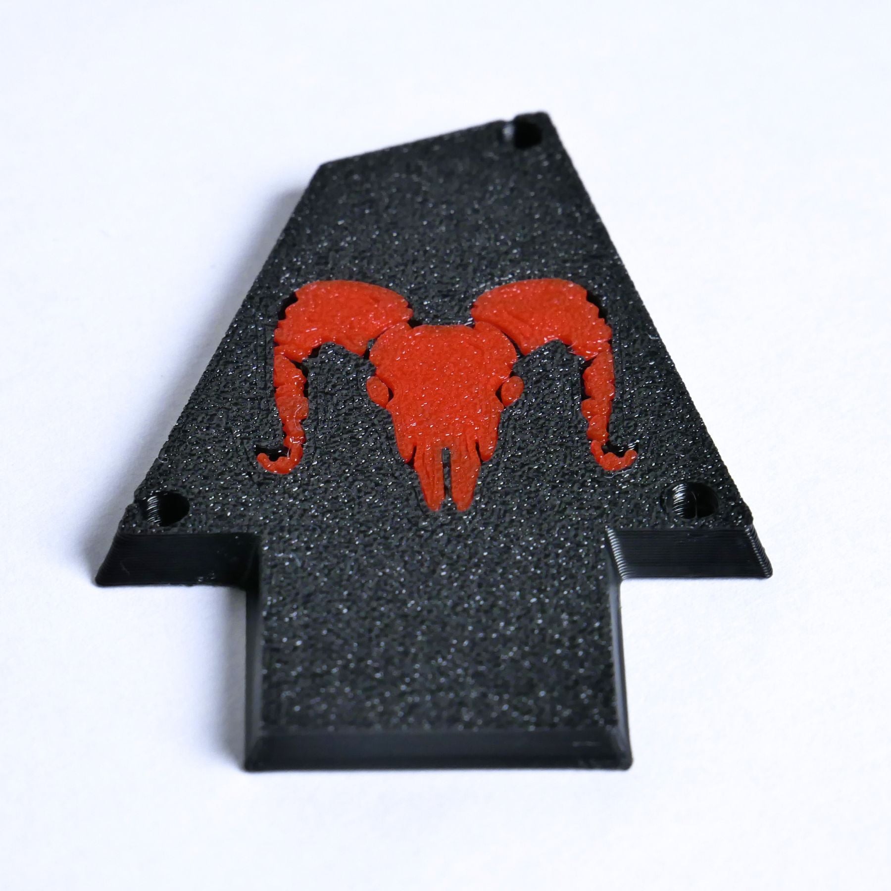 Custom Ibanez Truss Rod Cover for RG & JEM – Ram Skull (Red & Black) - Ploutone