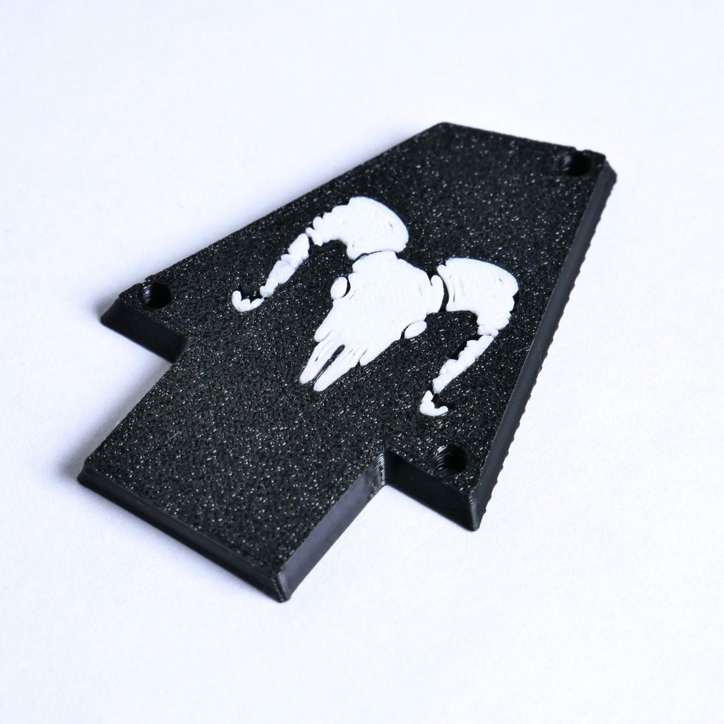 Custom Ibanez Truss Rod Cover for RG & JEM – Ram Skull (White & Black) - Ploutone