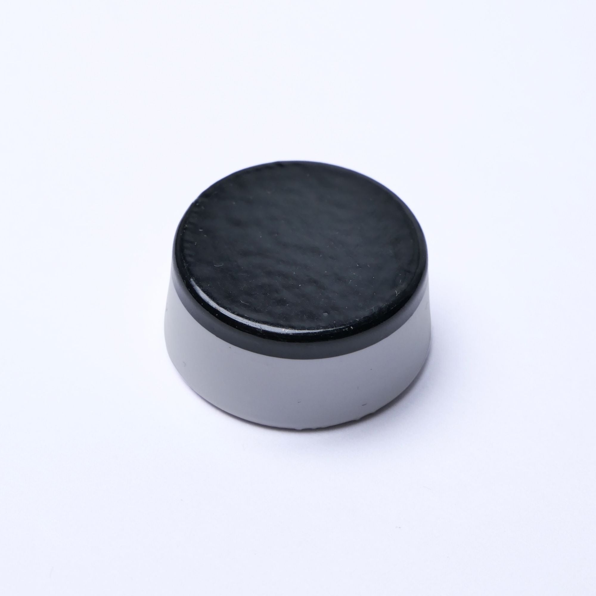 Custom Guitar Speed Knobs - Two Tone White & Black - Ploutone