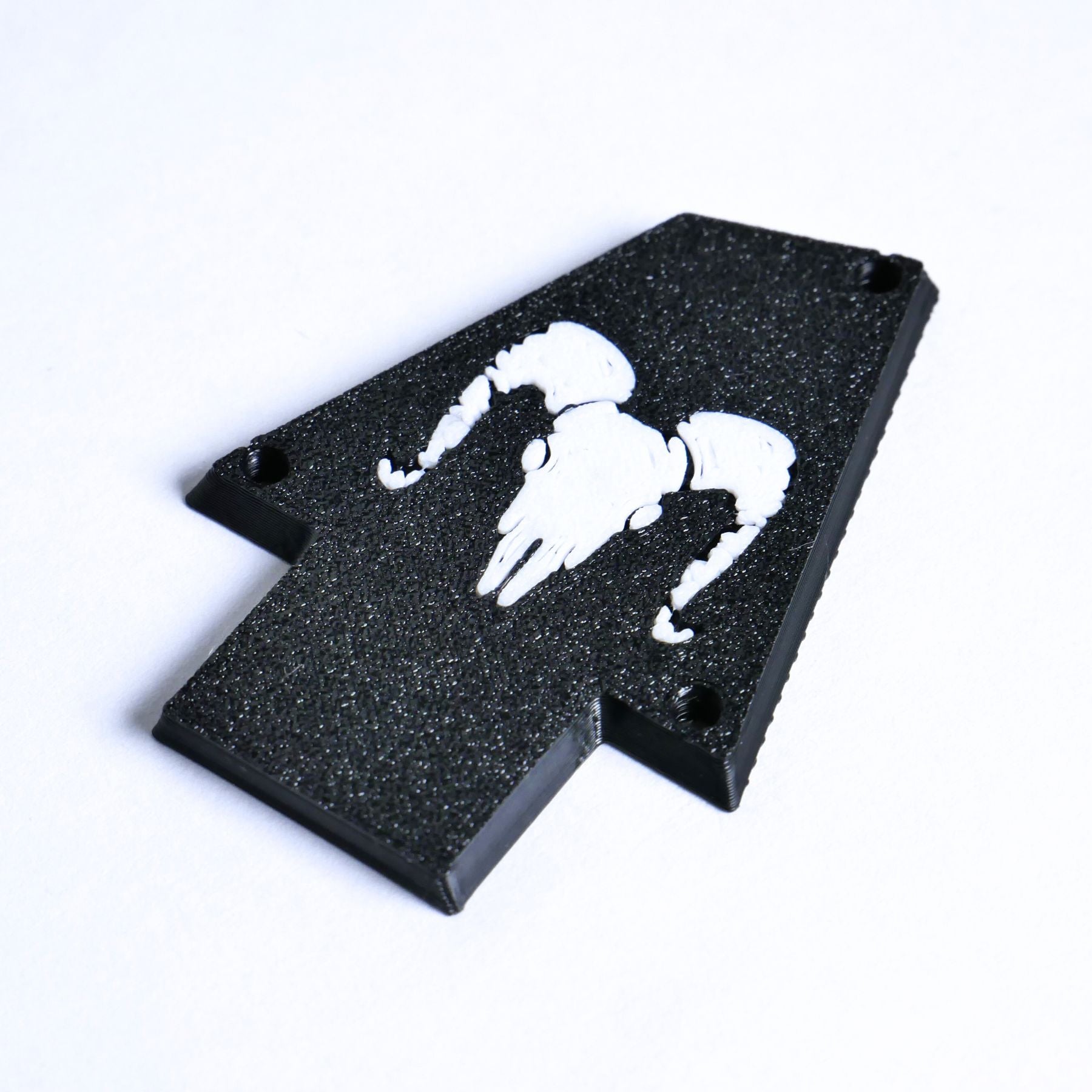 Custom Ibanez Truss Rod Cover for RG & JEM – Ram Skull (White & Black) - Ploutone