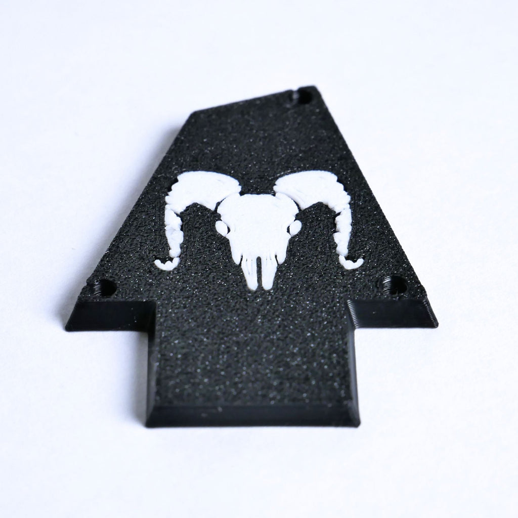 Custom Ibanez Truss Rod Cover for RG & JEM – Ram Skull (White & Black) - Ploutone