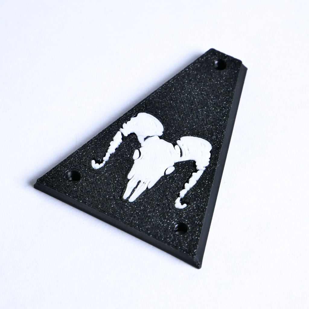 Custom Jackson/ Charvel Truss Rod Cover – Ram Skull (White & Black) - Ploutone