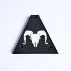 Custom Jackson/ Charvel Truss Rod Cover – Ram Skull (White & Black) - Ploutone