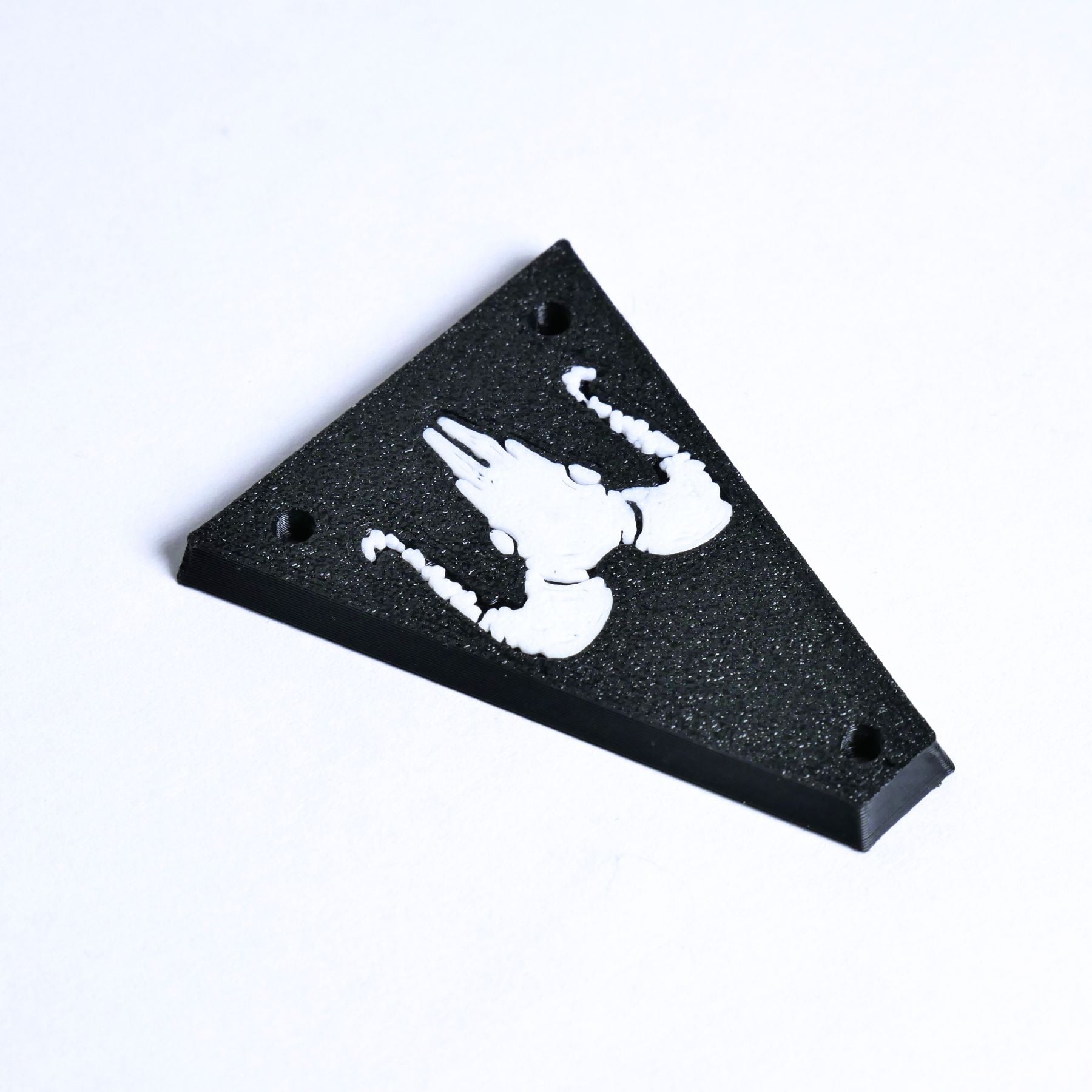 Custom Jackson/ Charvel Truss Rod Cover – Ram Skull (White & Black) - Ploutone