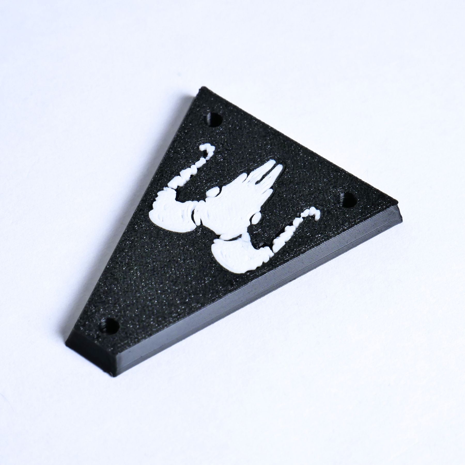 Custom Jackson/ Charvel Truss Rod Cover – Ram Skull (White & Black) - Ploutone