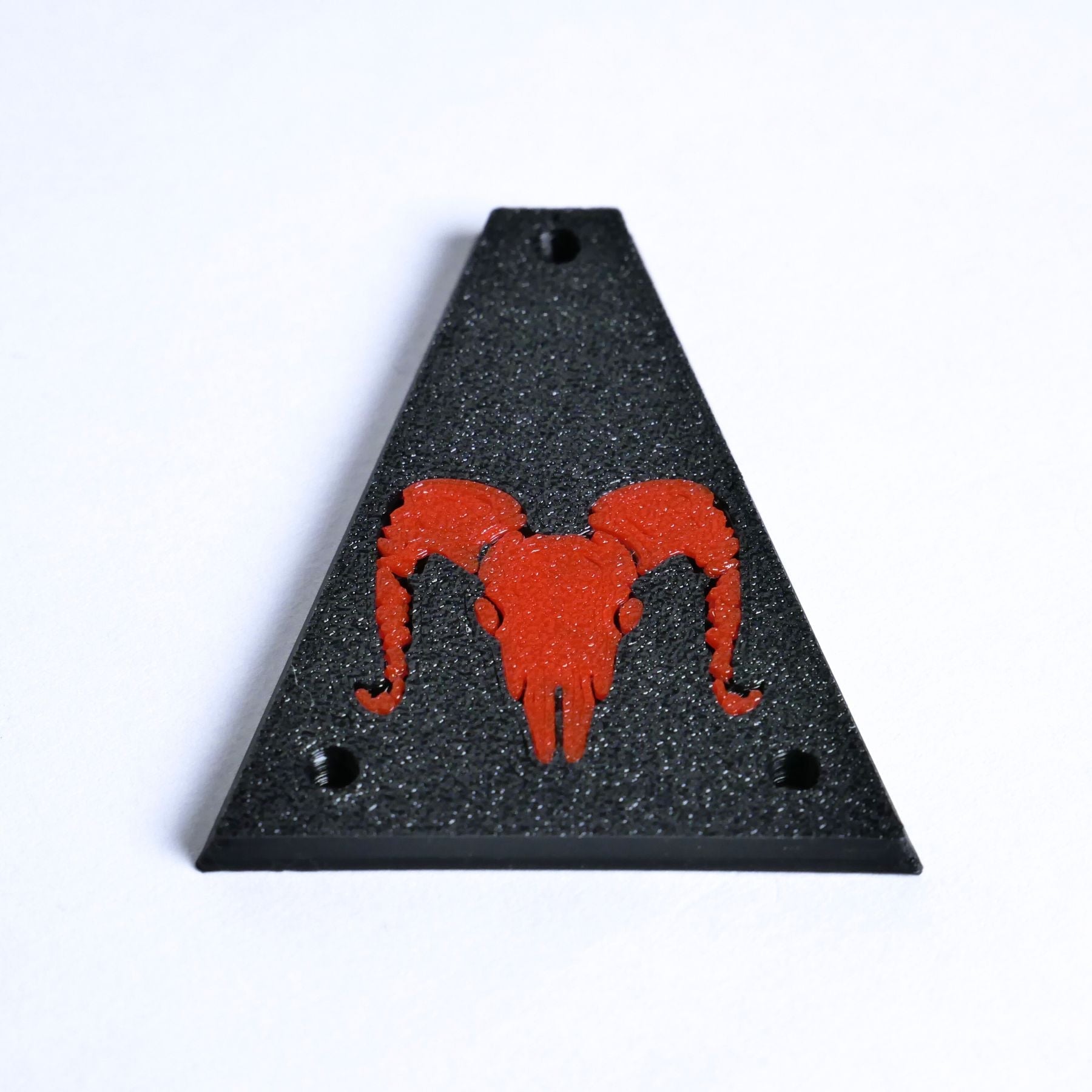 Custom Jackson/ Charvel Guitars Truss Rod Cover – Ram Skull (Red & Black) - Ploutone