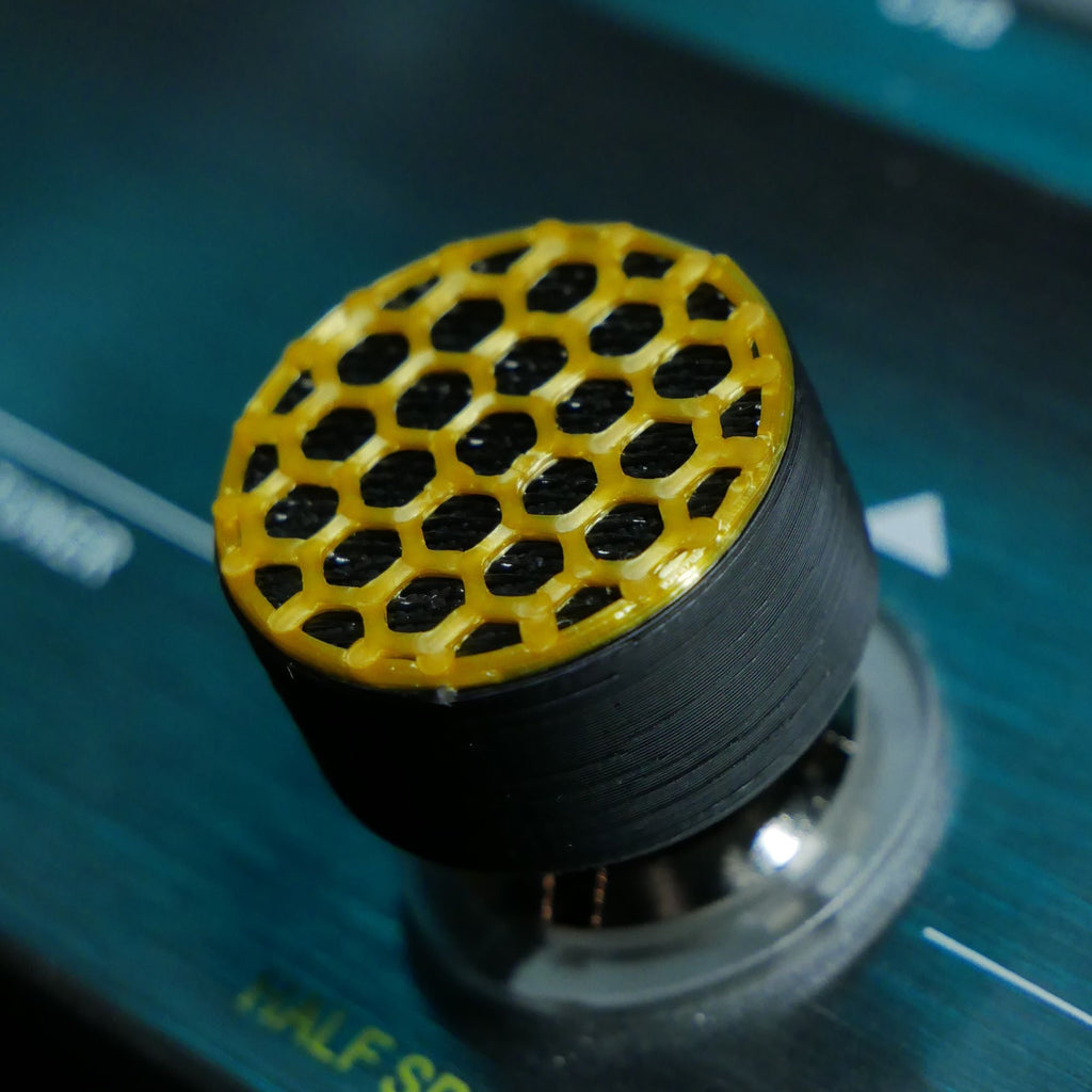 Opus Guitar Pedal Footswitch Topper - Black and Gold Honeycomb Knobs from Ploutone