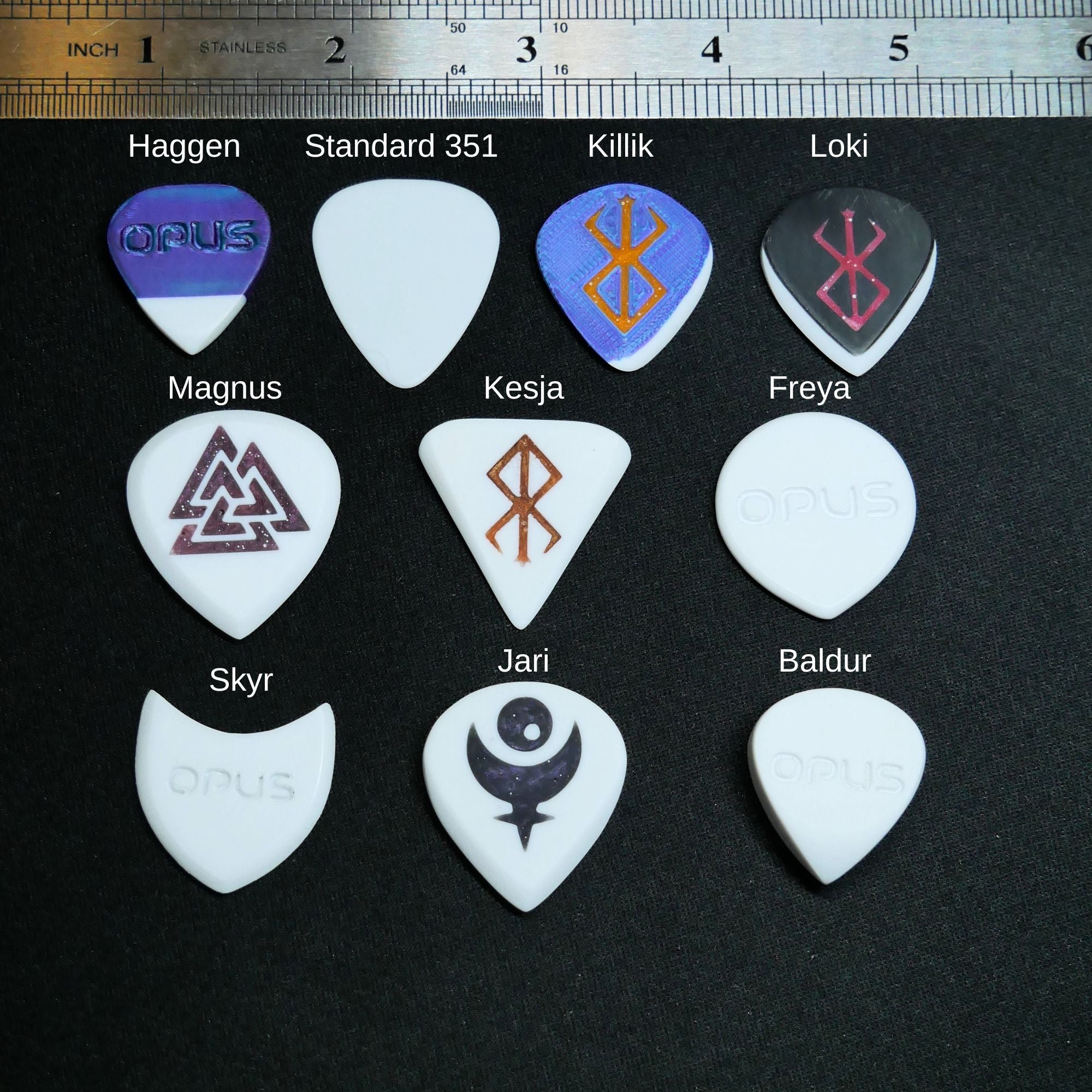 Opus Skalm VALKORE™ - Purple and Blue Quilted Handmade Guitar Pick - Ploutone