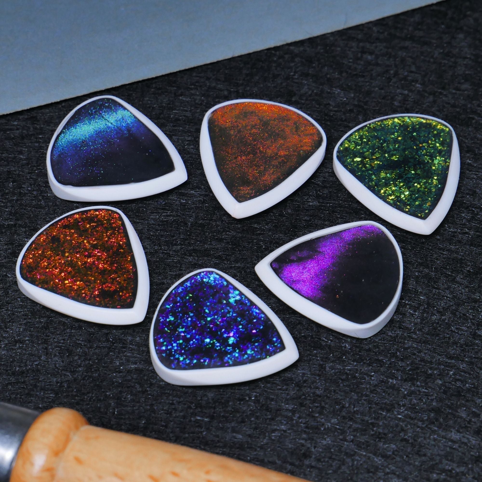 Opus Skalm VALKORE™ Hybrid Series Handmade Guitar Pick - Aurora Colorshift - Ploutone