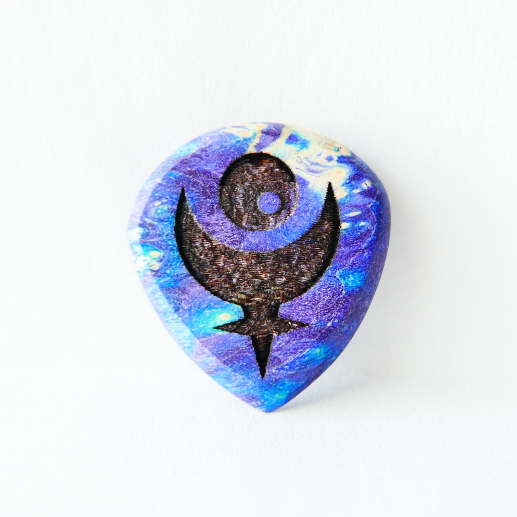 Handcrafted Wooden Guitar Pick - 4.9mm Flow Purple Maple Burl Plectrum - Ploutone