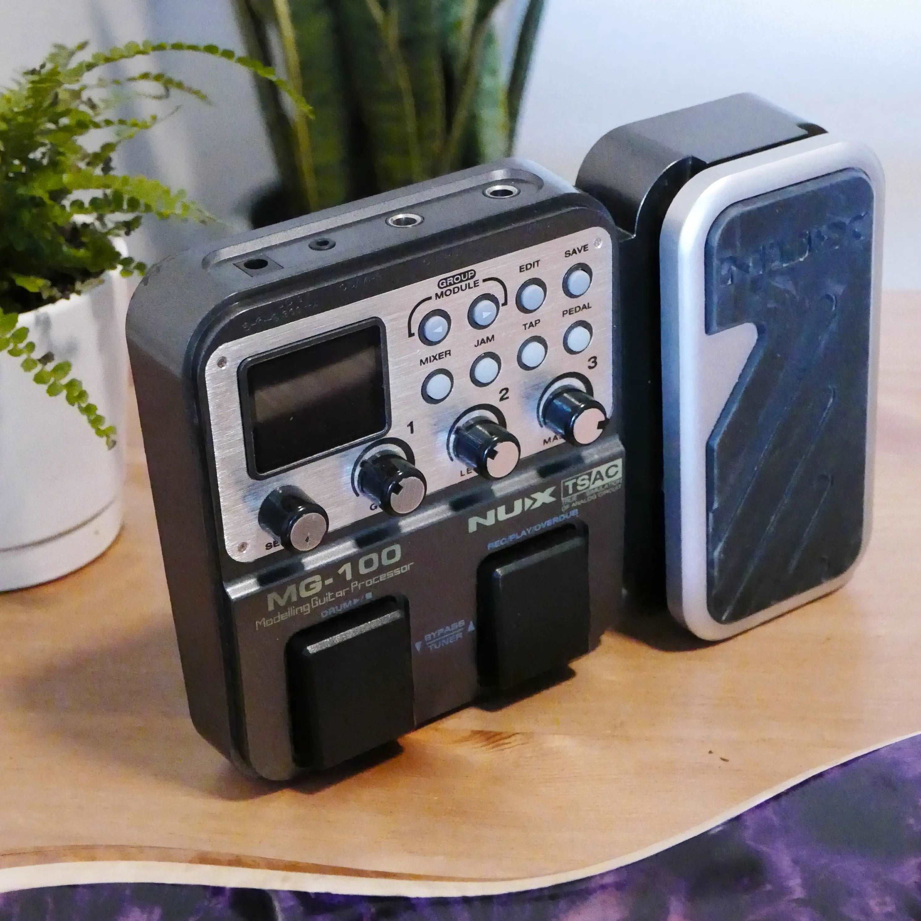 Nux MG-100 Multi-Effects Pedal - Ploutone